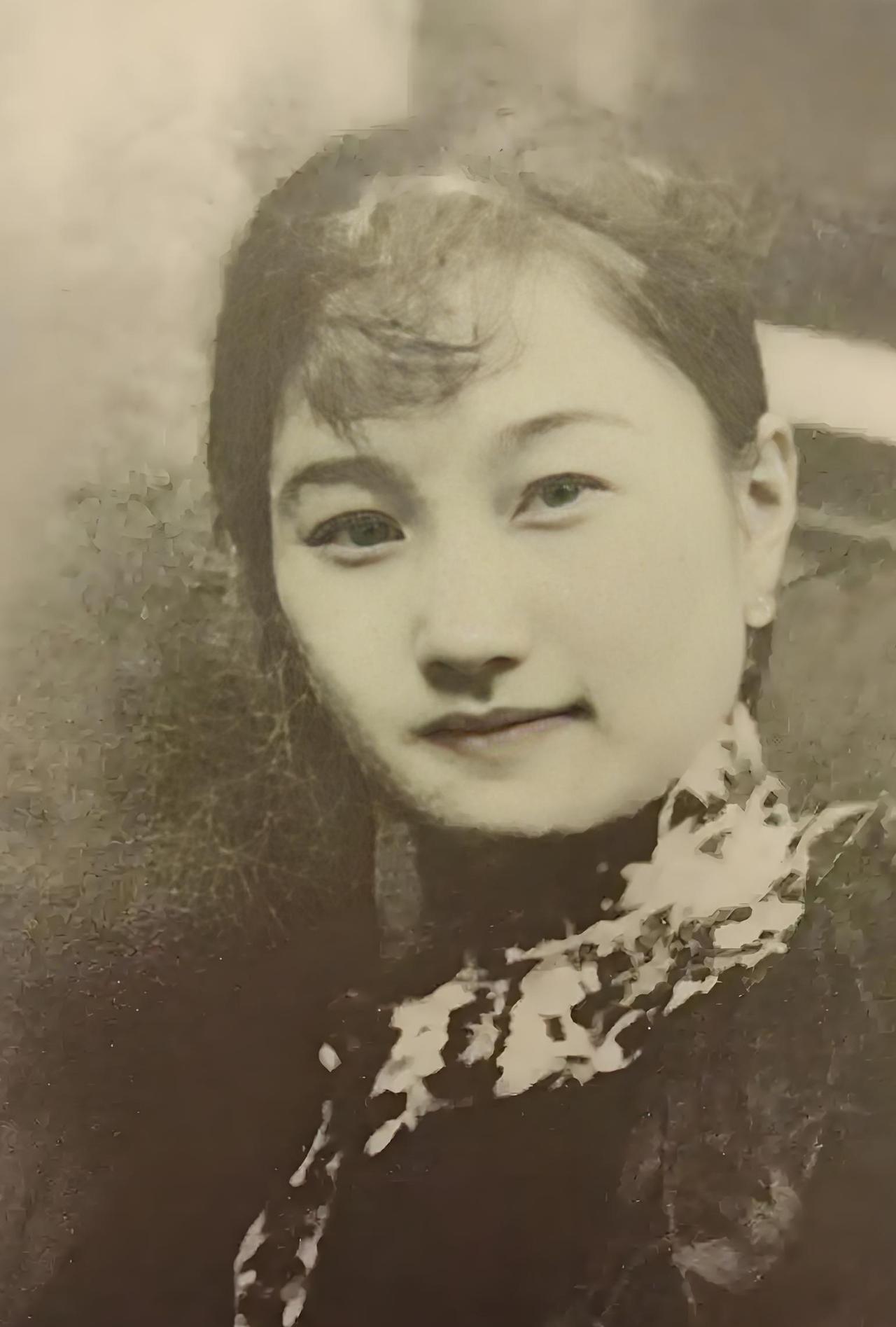 1965年，陆小曼去世后，好友提及她的婚姻时，说：“她和王庚离婚，是因为男方热衷