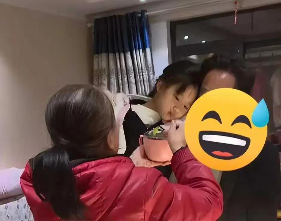 寒门贵女现象引全网热议，这才是毁掉孩子的真正元凶！近日，一则一年级女孩吃饭需