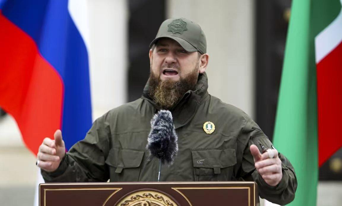 卡德罗夫正在摩拳擦掌啊！车臣指挥官卡德罗夫表示：如果下达命令，泽连斯基及其同