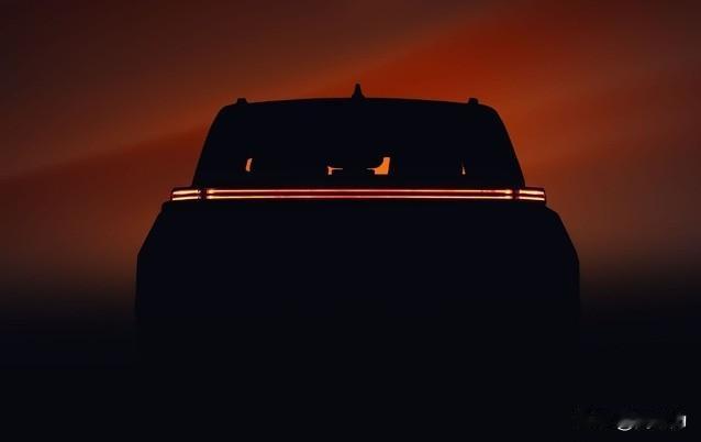 丰田发布全新三排座车型内饰预览图，该车型将于2月10日正式亮相。第一张预告图展示