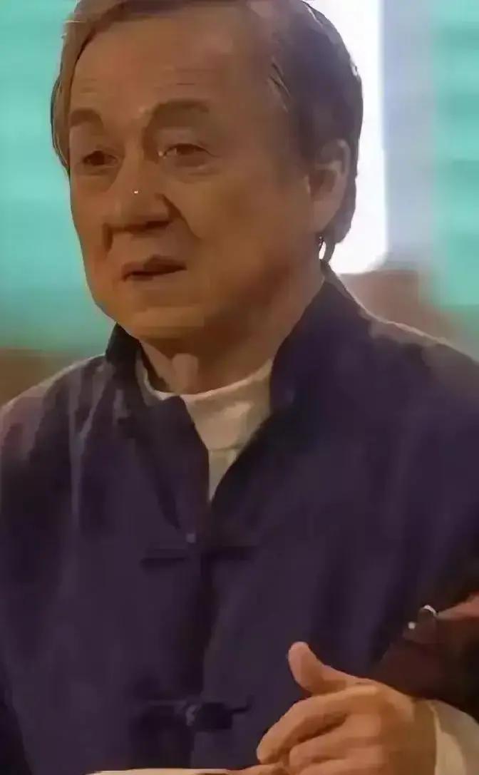 70岁还在跳楼的成龙，儿子却在香港拍片不挂他名房祖名最近拿了香港青年基金，