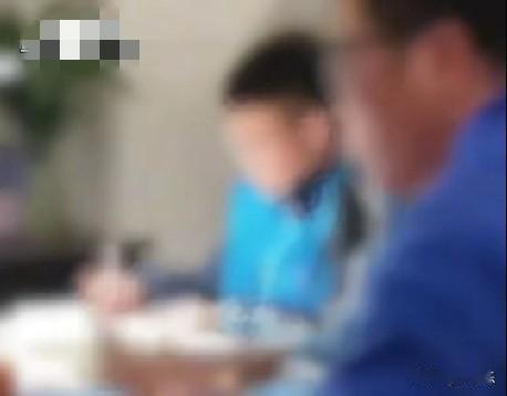 近日，永宁县一10岁小男孩因未完成作业，被爸爸批评教育，男孩不满父亲的教育，借用