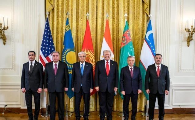 高市早苗在下一盘大棋，她打算邀请中亚五国去东京谈合作。但截止到11月29日，哈萨