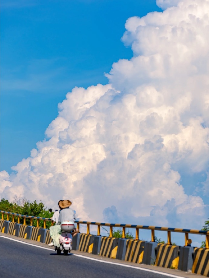 夏日热浪来袭，怎能错过漫画云的清凉？⛅️快来加入我们，让这个夏天不再炎热！​