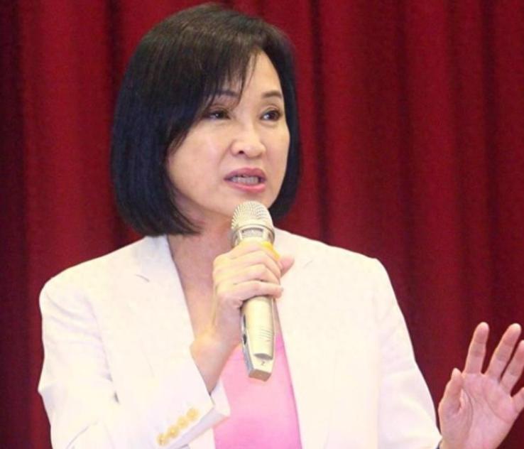 这是什么操作？郑丽文上任先妥协？郑丽文这个安排很现实。柯志恩先宣布参选