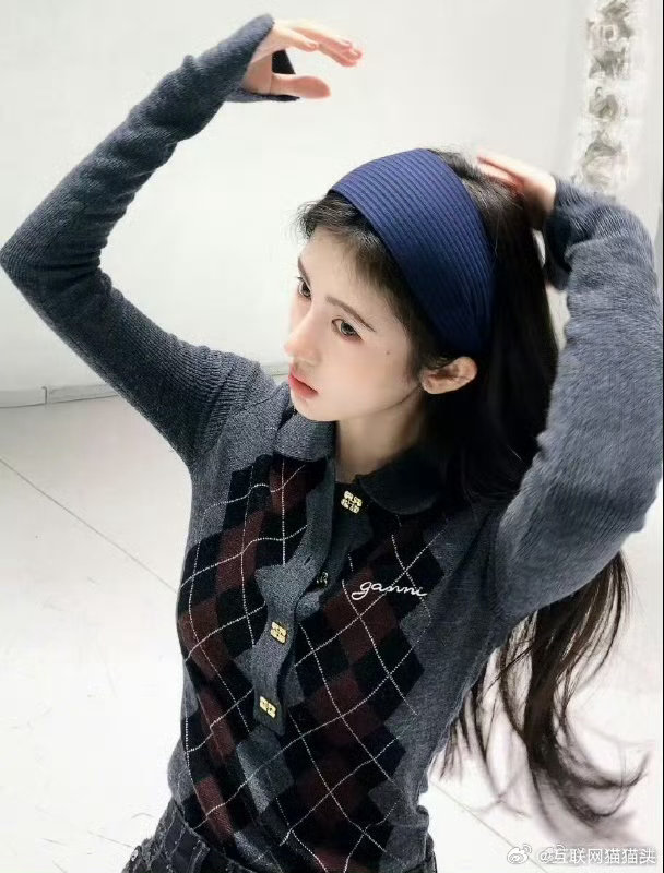 鞠婧祎不愧是甜飒女生老穿家鞠婧祎每次造型都精准踩在甜飒审美点上，甜妹长相配上利落