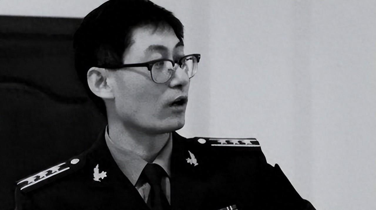 解放军AI专家猝死引发技术断层.冯旸赫这个名字最近突然出现在新闻里，说他出了车