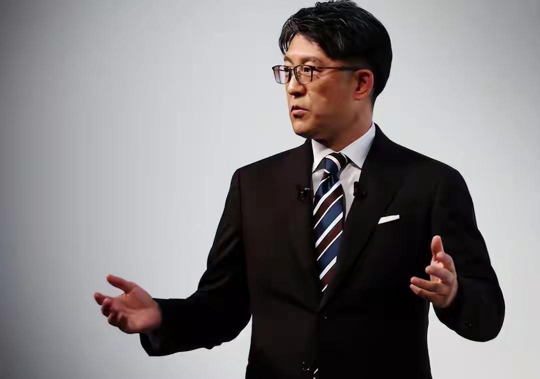 丰田新社长上任第一天，没搞庆功宴，也没谈销量冠军。他对2258名新员工说的第一句