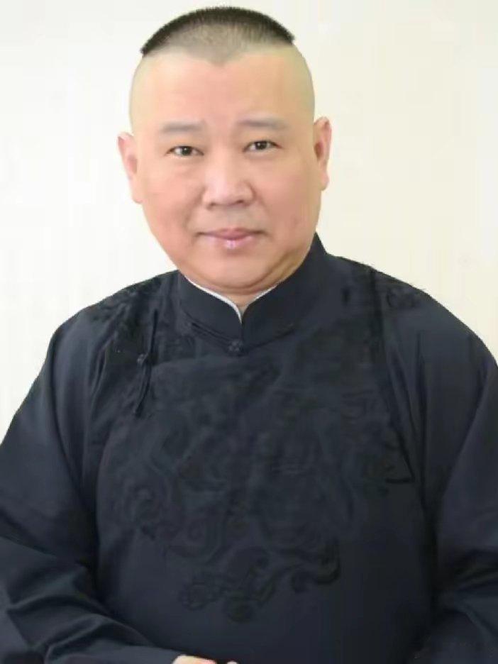 德云社杨进明终于坐不住了！昨天杨进明直播时喊话杨议：你现在凭啥跟郭老师比啊？现在