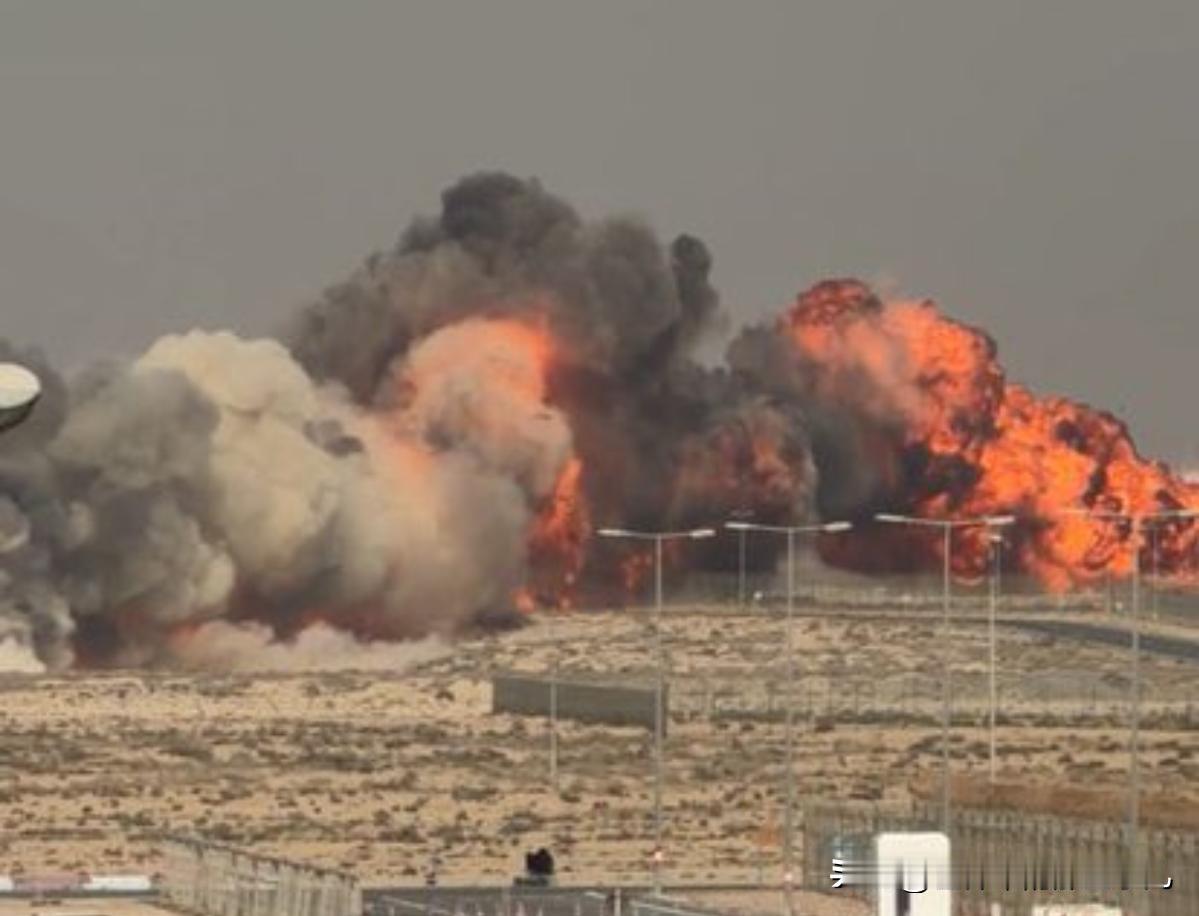 印度光辉战斗机在迪拜航展时坠毁并发生爆炸！这回真是丢人丢到了国际！11月21，