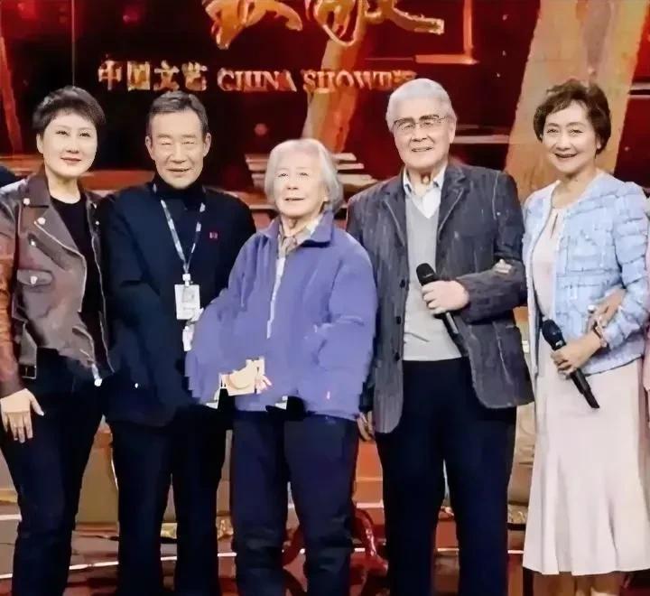当年热播剧《渴望》火的无法形容，剧中的人物大家还记得吗？这是当年热播剧《渴望》