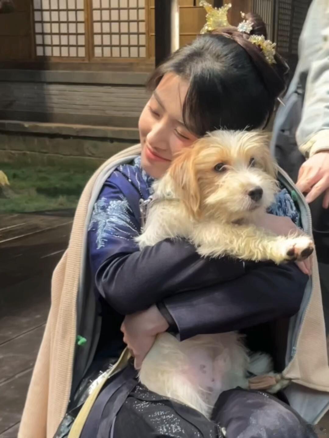 卢昱晓鹤男更新与卢昱晓的合照，好漂亮的两张脸！感觉入青云剧组氛围好好