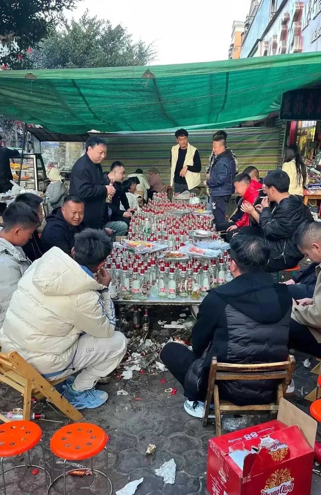 这衣服和车还挺配的