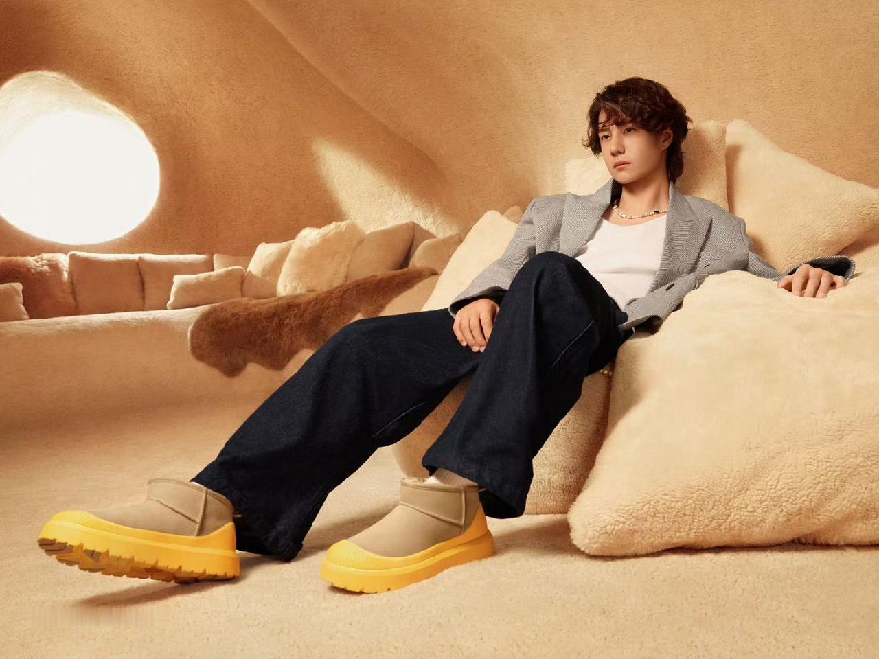 老朋友回归！UGG官宣与UGG品牌全球代言人王一博“再续前缘”。天生的清冷贵