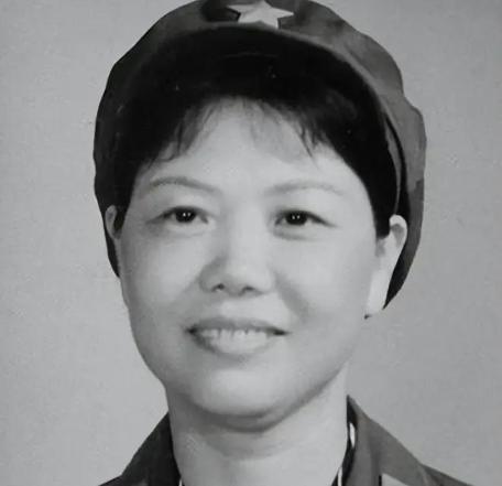 71岁离婚，6个子女却说早该如此1980年，71岁的开国上将陈士渠与妻子协议离