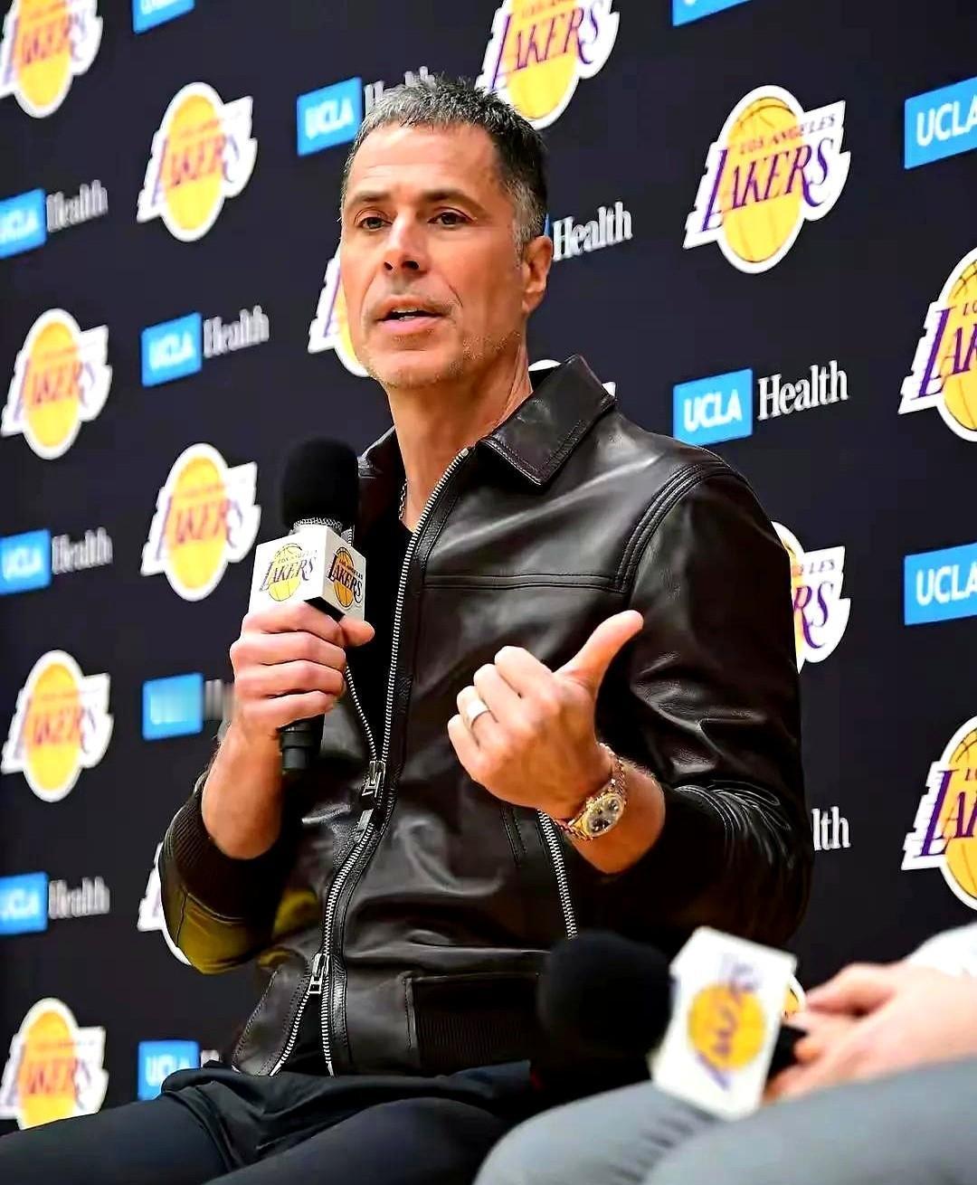 别再刷“字母哥穿湖人紫”的P图了——佩林卡连“给雄鹿打电话”的勇气都没有。字母