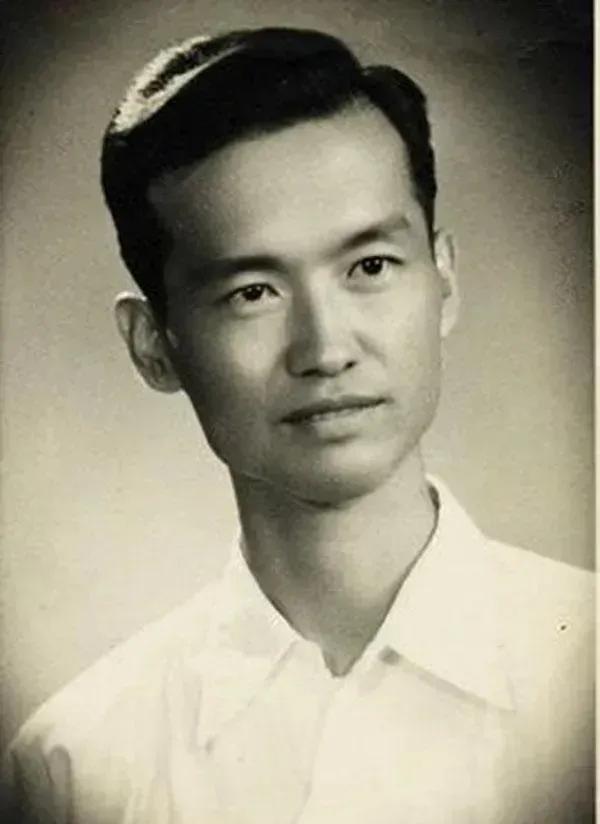 1947年，国军少校被俘，连长正要审问，他摇了摇头，说：“同志，你级别太低，不用
