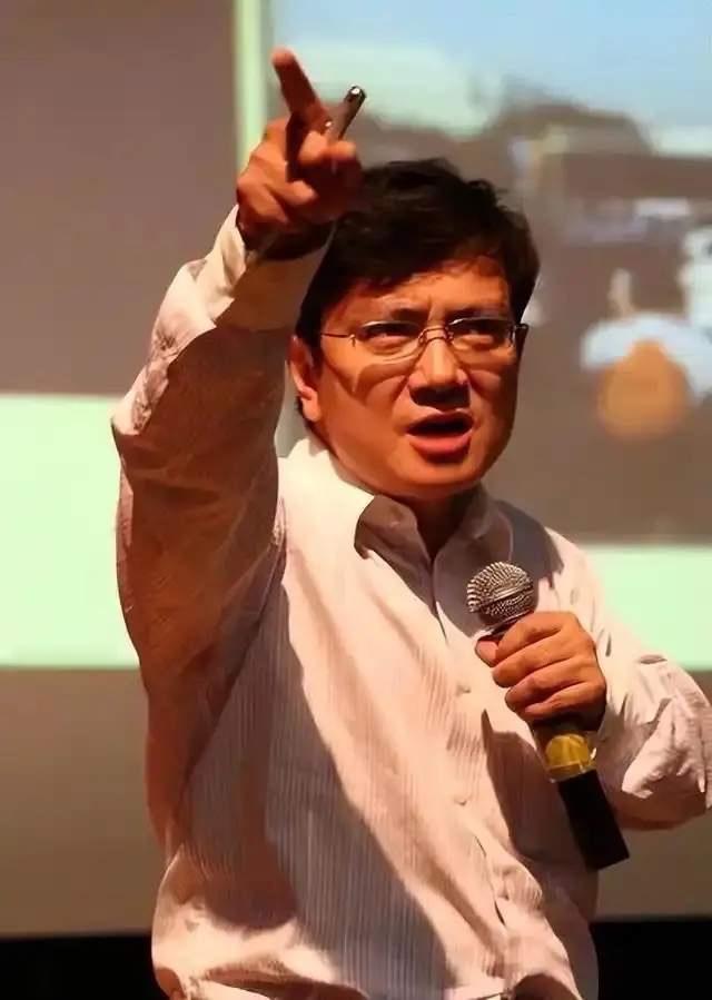郑强教授，再次发出“王炸”言论，语出惊人！他说：现在大家都一窝蜂去搞人工智能，但
