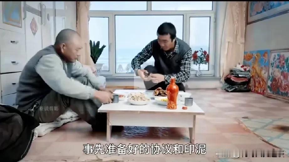 人老了千万不要把所有的积蓄都给儿子，不留后手过的很不好过。老汉俩儿子，老伴走的早