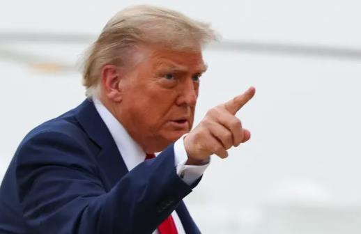 特朗普今天突然发文称：“令人惊奇的现象——任何依赖风力发电的国家都完了。这些国家