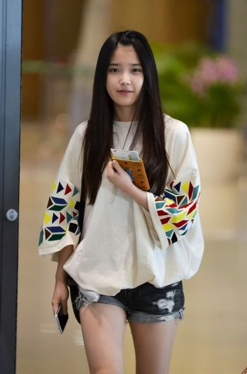 小学妹IU😄