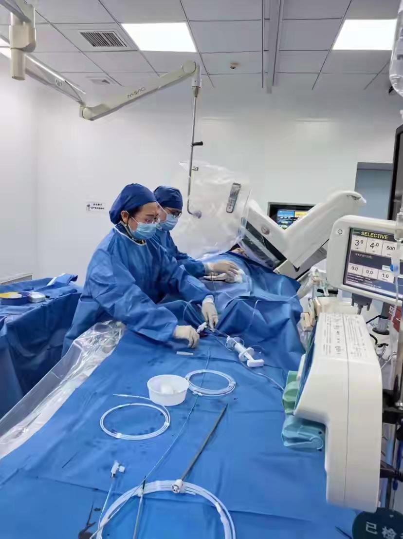 “只是弯腰换鞋，她却在鬼门关走了一遭”——医生一句提醒，戳中了2亿久坐族的死穴！