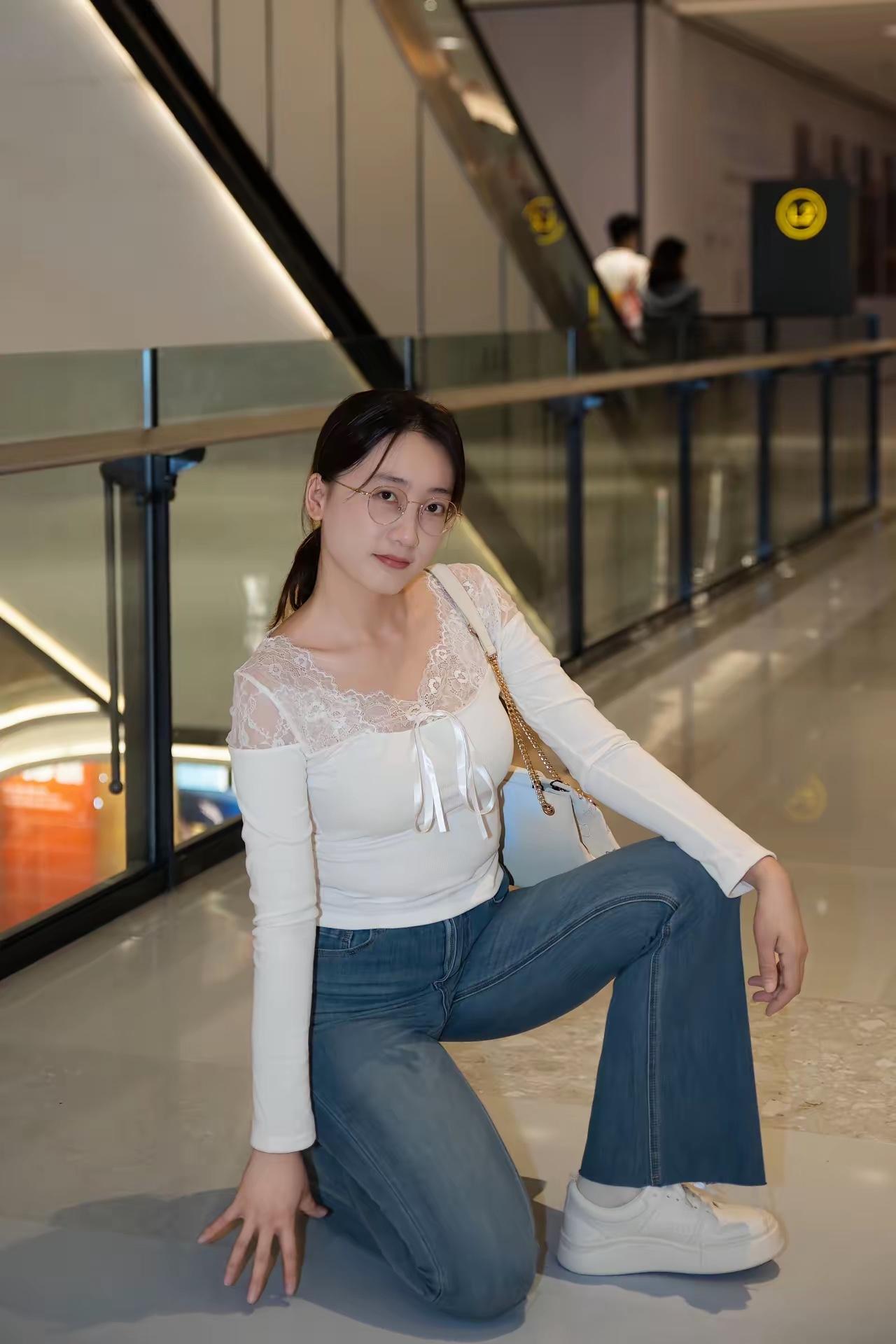 降温了，你开始穿长裤了嘛都穿秋裤了么秋裤穿搭女呢长裤高清美女高雅气质美女