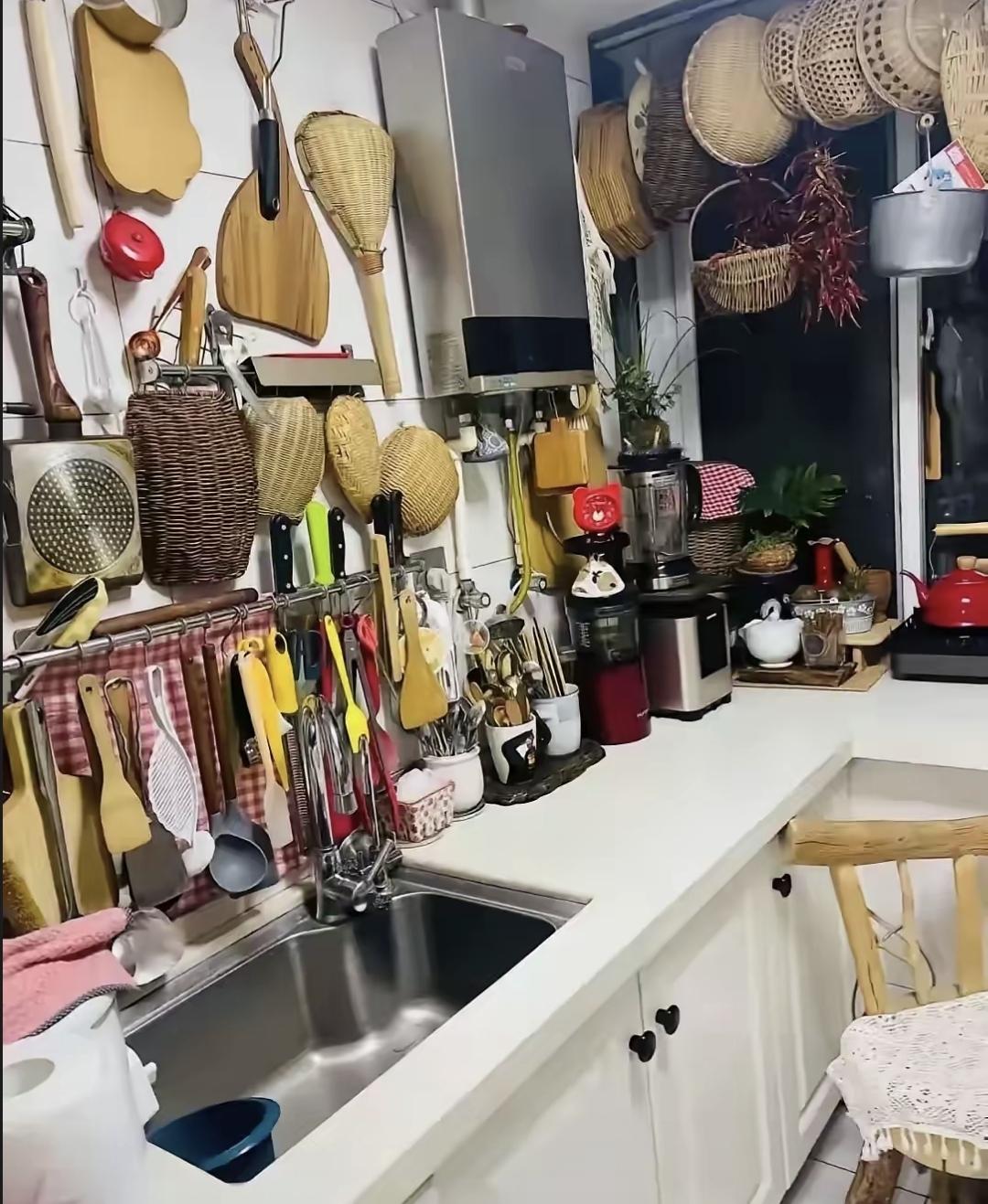 最近我妈又问我上环的事，我都两个孩子了，她还觉得这是唯一靠谱的避孕法。我跟她说现