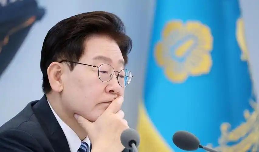 8月19日，原定15人叩门北京的韩国国会议员团，整整一组没出现在首都机场。消息一