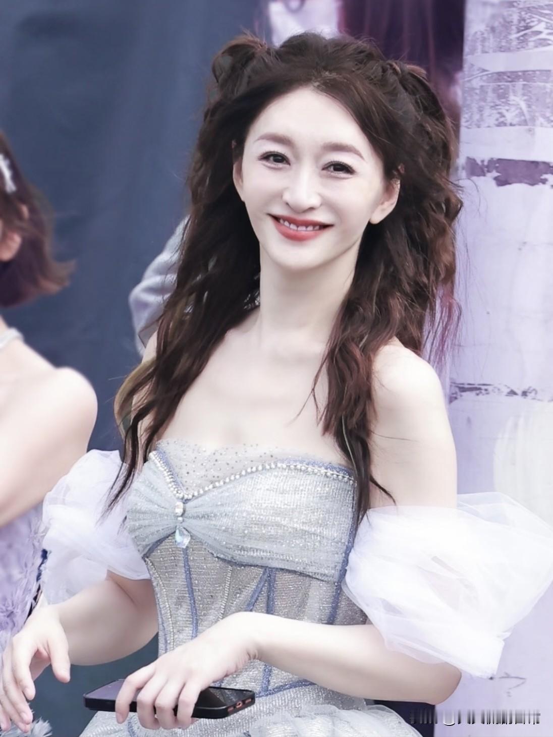 3天上498个热搜，全体网友都在劝这群内娱顶级美女“闭嘴”“不假唱，不怯场，