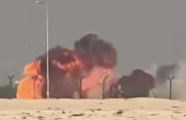 印度国内炸锅了，美国难逃责任，光辉战斗机在迪拜航空展表演时坠毁，11月21日，印