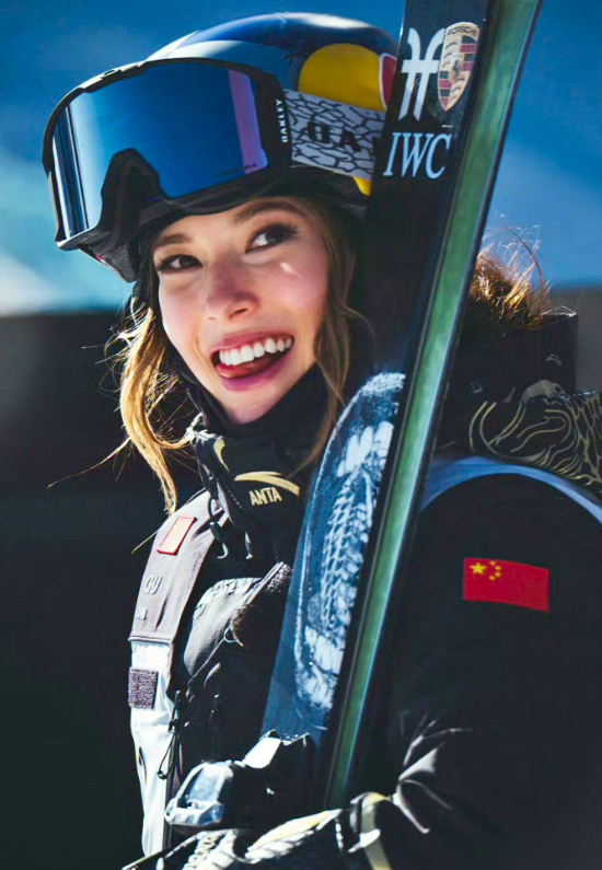 4814万的训练经费，谷爱凌这一摔，真疼。都说她是天之骄女，斯坦福学霸，时尚