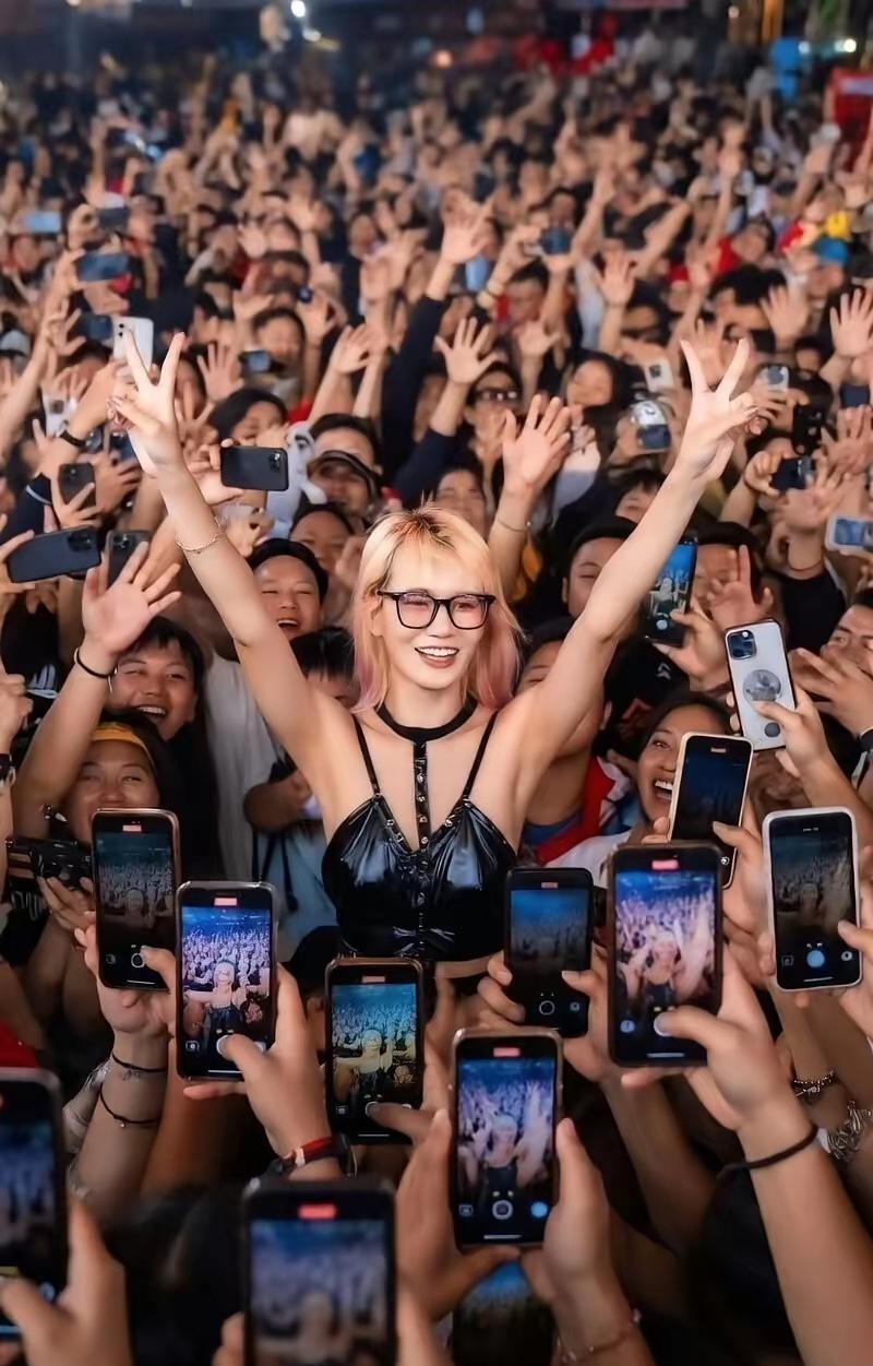 我很想知道，是什么原因，让长沙在昨天又“火”了一把，还火遍了全球？有没有了解情况