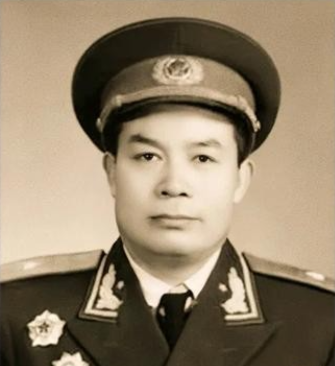 1942年，新四军26团被日军重兵包围，眼看突围无望，团长决定与日军同归于尽，一