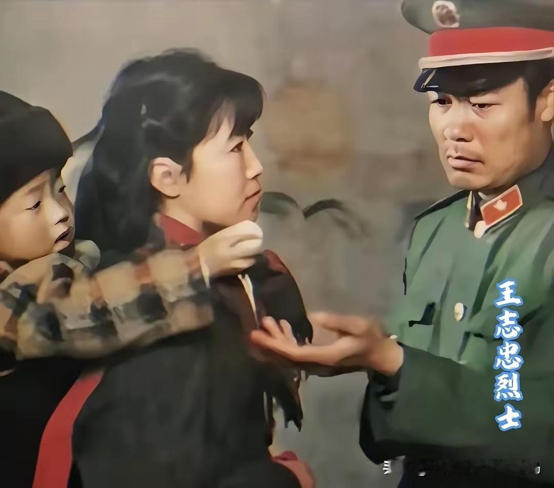 1985年1月，昆明火车站，寒风裹着汽笛。即将奔赴老山前线的副连长王志忠