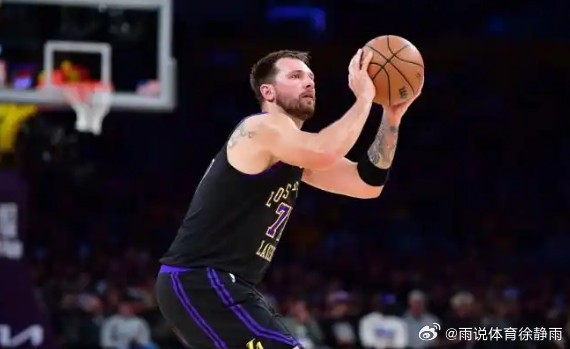 湖人无敌了要！詹姆斯开局就追身大帽米切尔，一举打碎对手的竞争之心，42岁的老go