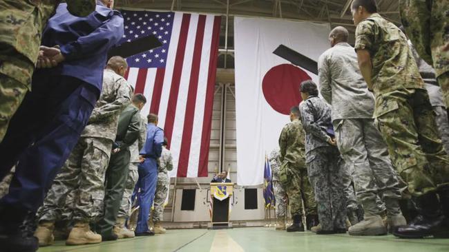 这什么情况？日本警方居然敢抓美国大兵。5月17日凌晨，日本长崎县佐世保市发生了