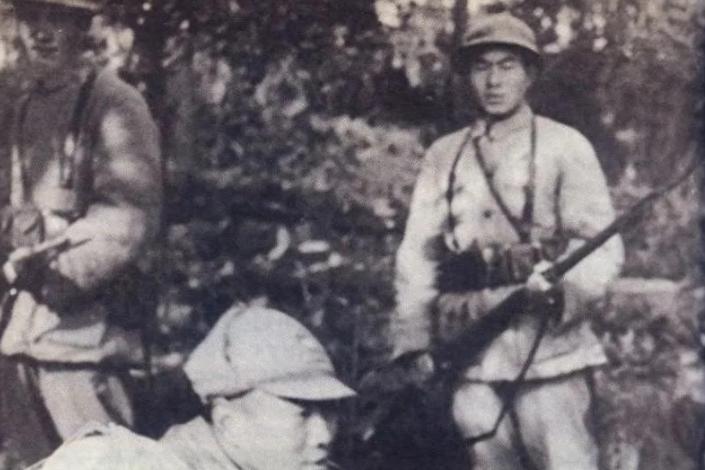 1949年，国军湘鄂边区绥靖公署主任宋希濂被俘后，化名周伯瑞，企图趁混乱之际逃跑