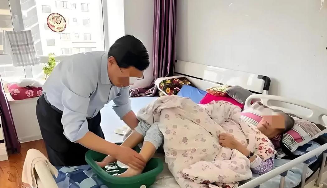 “亲兄弟翻脸？”上海，男子伺候瘫痪老母5年，母亲为补偿小儿子，将名下的一套房子留