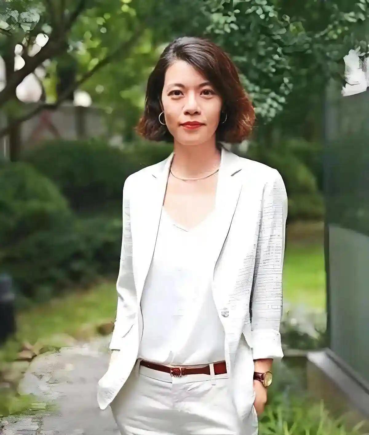 复旦大学陈果教授说：“如果你隐约感觉有人不太喜欢你，不要怀疑那个人在背后早就把你