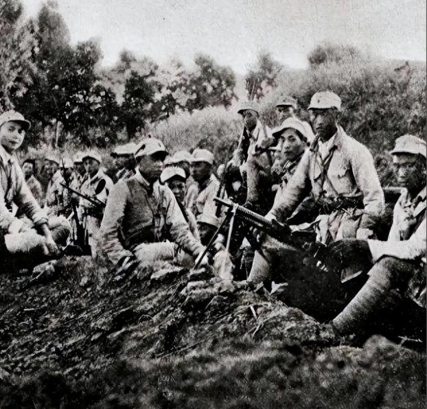 1943年初春，新四军2营正要打日军伏击，一大嫂忽跪求营长：求求你们，放过这些日