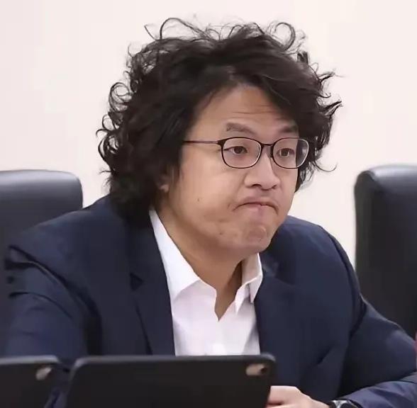 最近台湾政坛闹了个大笑话，民进党居然要推沈伯洋去选台北市长，挑战现任市长蒋万安。