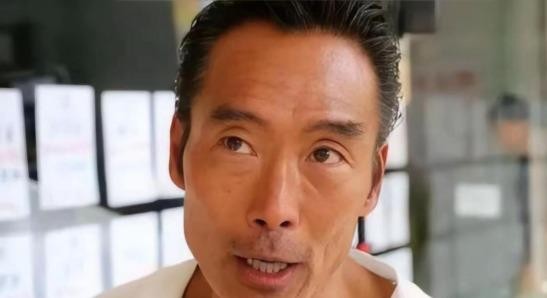 62岁郑浩南，当年为《刀马旦》推掉《英雄本色》，小马哥落到周润发手里，一错就是一辈子。后来“铜锣湾只