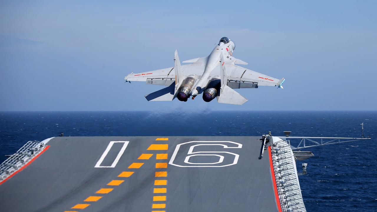 就差开火了！歼15霸气喊话日本军机：“你方任何一次转弯，都在我导弹的射程之内。”