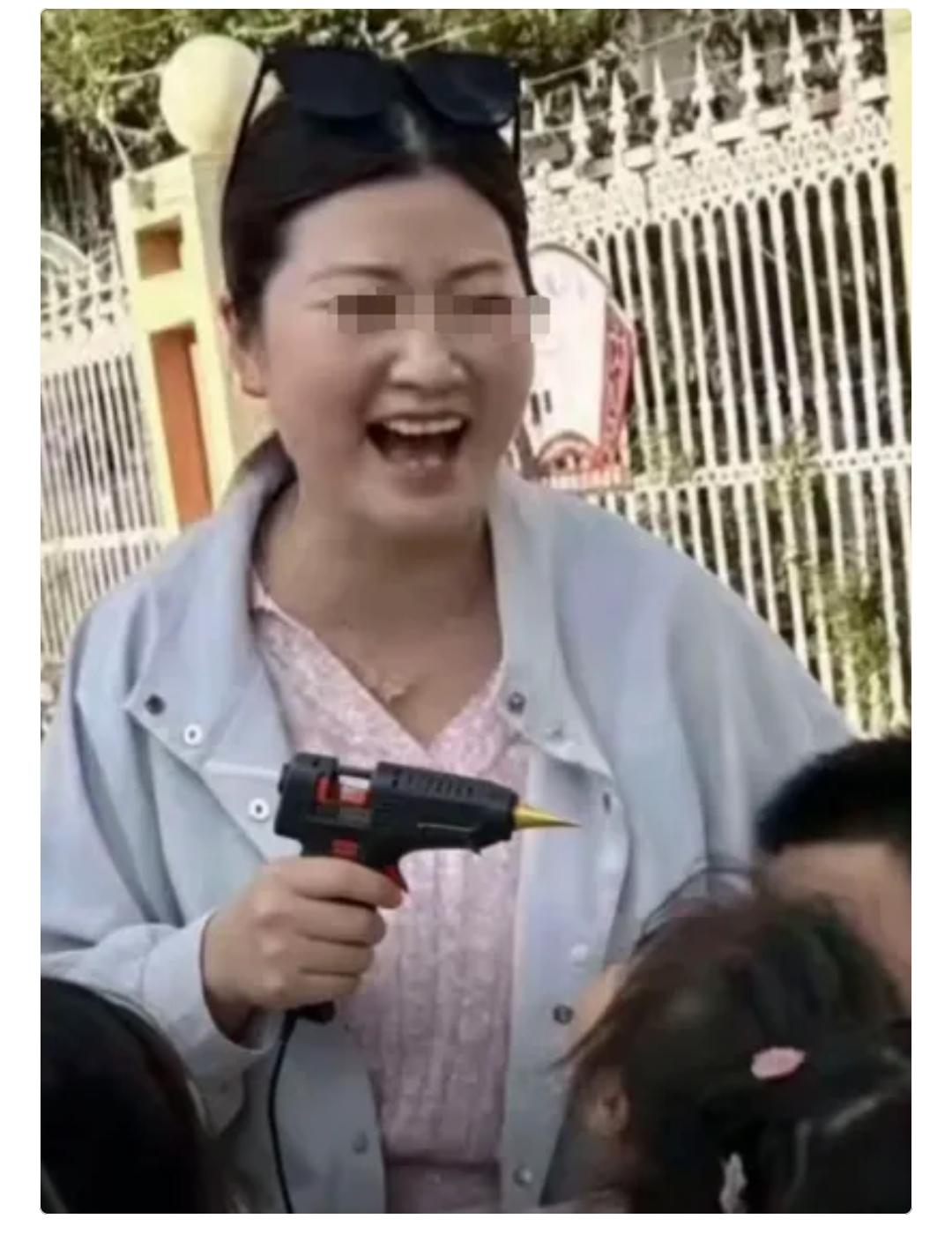 看完丰县幼儿园事件，让人后背发凉的，不是那个女老师也不是至今没吭声的园长，而