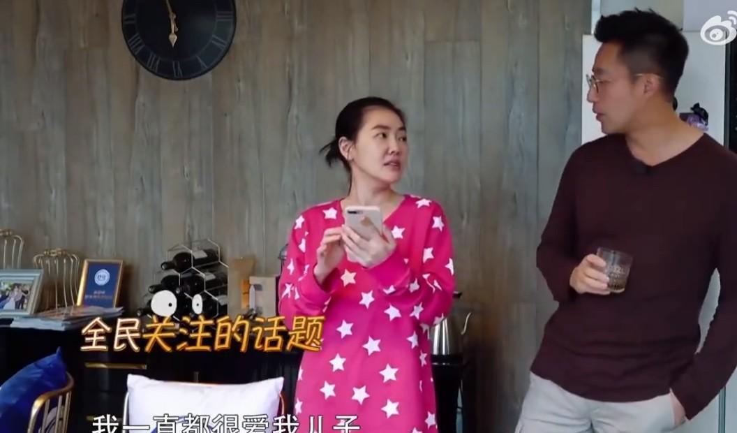 你们发现了吗最初的时候大s对于汪小菲的教育理念是非常赞同的！在两个人参加幸福