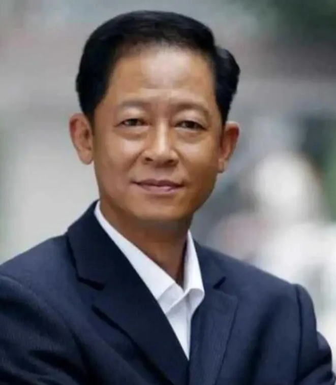 2000年，金鹰节的颁奖礼上，王志文突然和一名女记者发生争执，女记者怒吼：“你别