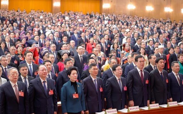 2亿灵活就业者终于有靠山了！人大代表四条社保建议出炉：15年缴费年限不动摇、女性