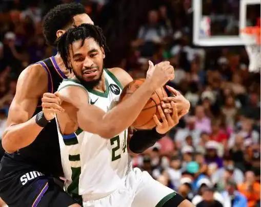 好了，托马斯大合同彻底泡汤了！雄鹿队刚刚正式裁掉了他，原本还想着能靠这一份表