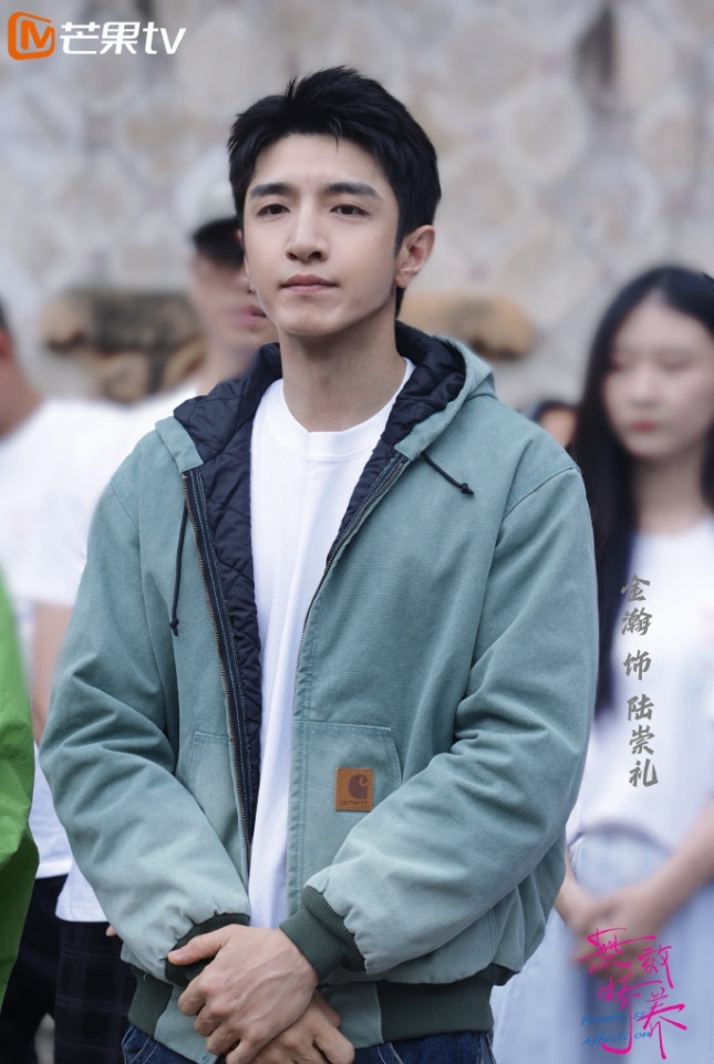 于正把赵晴打包给芒果了吧！赵晴和金瀚主演的中剧《无效娇养》开机！赵晴除了于正自制剧《金吾不禁》之外，